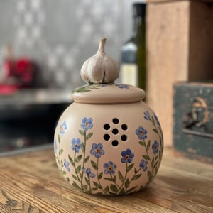 Garlic keeper, garlic jar, pottery, small blue flowers, forget me nots
