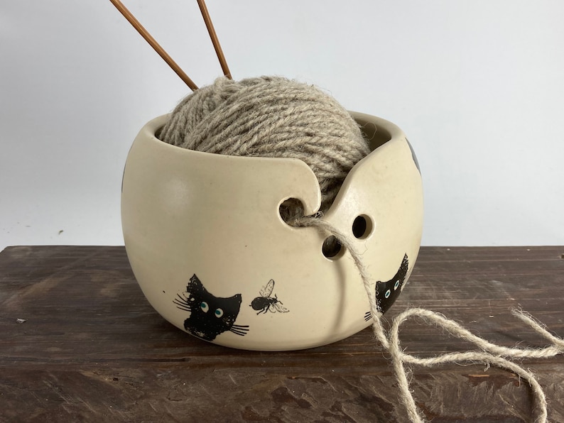 Cat decorated Yarn bowl, Medium