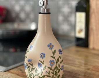 Fles aardewerk oliedispenser, fles olijfolie, kookcadeau, vergeet me niet, kleine blauwe bloem