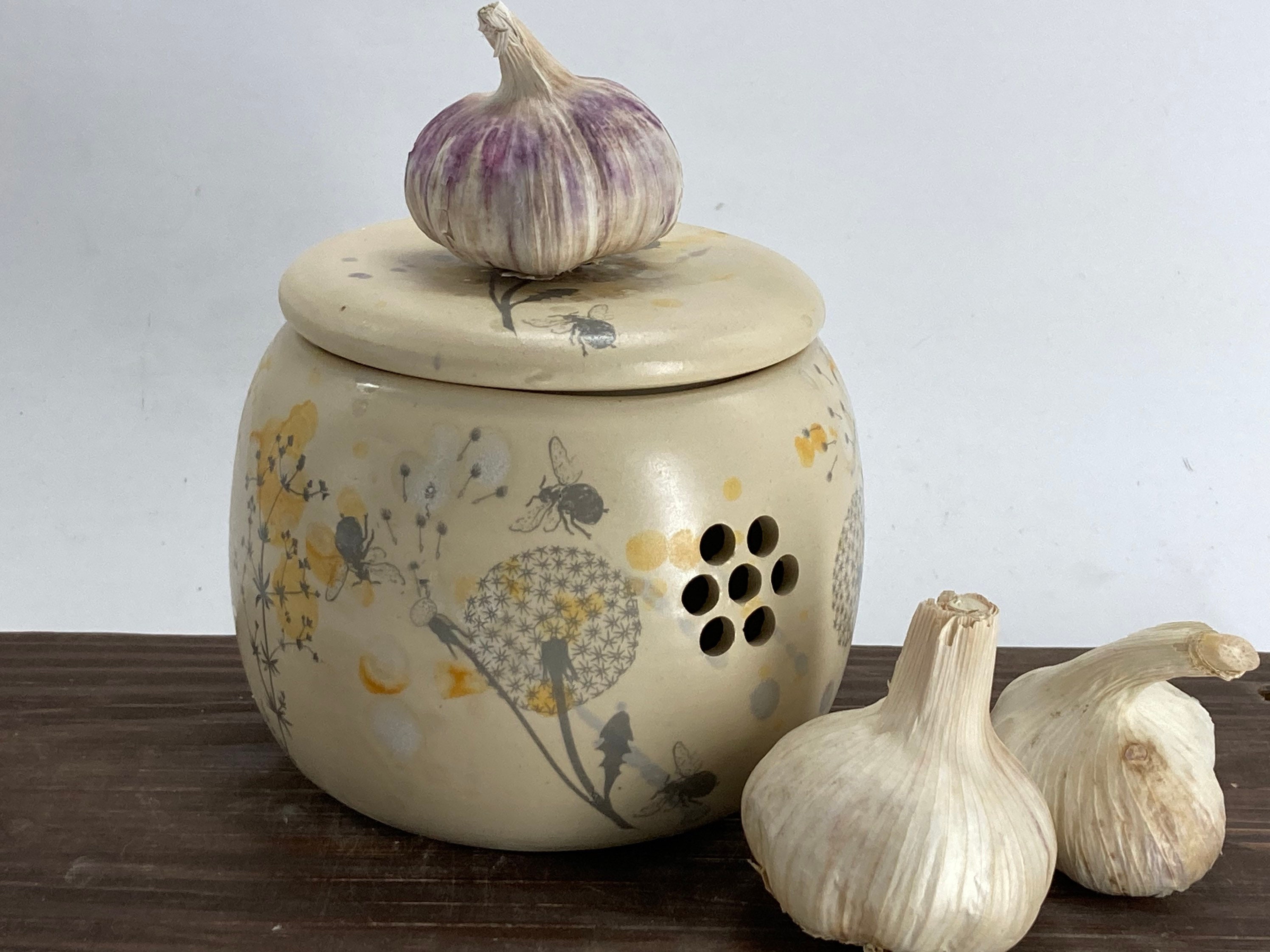 Conserva - Ceramic Onion Container 1 item