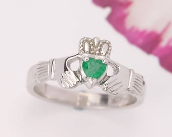 Bague Claddagh émeraude, bague avec pierre de naissance. Fabriqué en Irlande