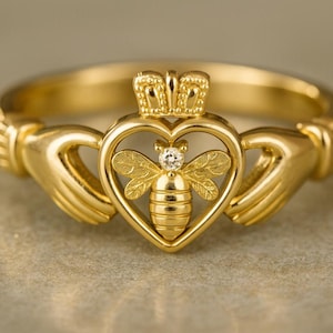 De Queen Bee Claddagh-ring.