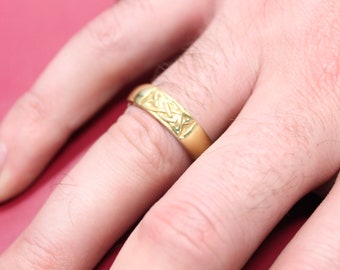 Irish celtic wedding ring available in Gold or Silver