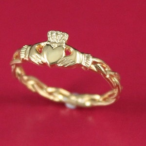 Claddagh ring, ladies claddagh ring on celtic rope band. 9K, 14K, 18K or Platinum claddagh ring.