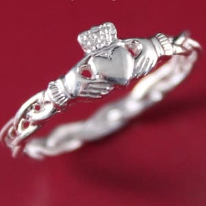 Claddagh ring, ladies claddagh ring on celtic rope band.