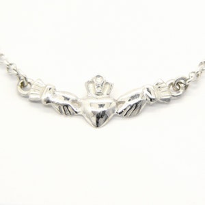 Ladies sterling silver Irish Claddagh Pendant.