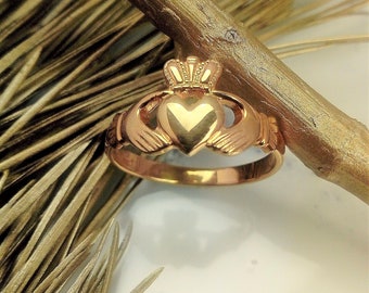 Claddagh ring. Ladies gold Claddagh Celtic Ring. Heart ring. Irish ring.