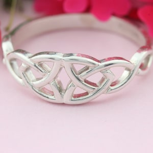 Celtic Ring, ladies sterling silver Irish celtic knot ring