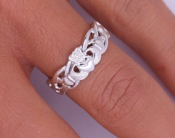 Claddagh ring, ladies silver claddagh ring on celtic rope band. Also available in 10K and 14K gold.