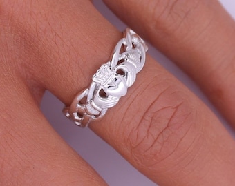 Claddagh ring, ladies silver claddagh ring on celtic rope band. Also available in 10K and 14K gold.