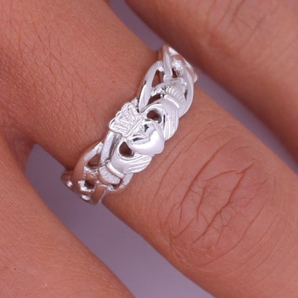 Claddagh ring, ladies silver claddagh ring on celtic rope band. Also available in 10K and 14K gold.