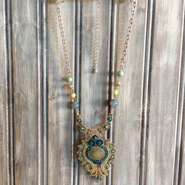 Blue Vintage Pendant Boho Necklace With Matching Clasp Earings, Retro Boho Jewelry In Turquoise, Yellow And Green, Medallion Necklace