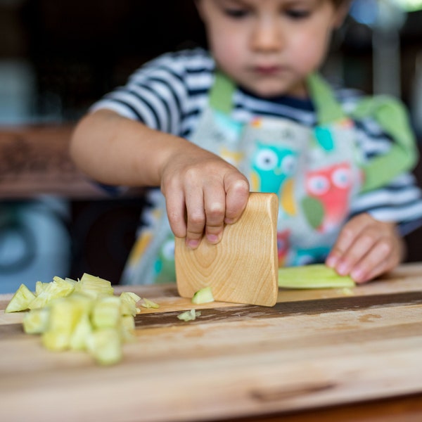 Safe wooden knife for kids, kitchen toy, vegetable and fruit cutter, chopper