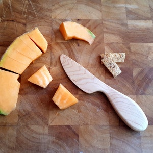 Safe Wooden Knife for Kids, Children's Utensil Montessori Knife, Toddler  Vegetable and Fruit Cutter, Oak Chopper 