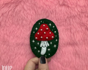 AMANITA (embroidered brooch)