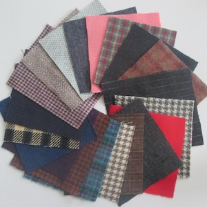 Peut inclure: Une collection d'échantillons de tissu carrés disposés en éventail circulaire. Les échantillons présentent une variété de textures et de motifs, incluant des couleurs unies comme le rouge et le rose, ainsi que des carreaux, pied-de-poule et chevrons.