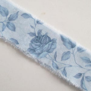 Ruban de tissu déchiré à la main courtepointe vintage coton roses bleus minables floral 1,5 x 35 po