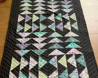 Fliegender Süden oder Osten oder Norden… Flying Geese Table Topper - PDF Pattern Instant Download