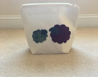 Project Bag - Zippered, sheep appliqué, 2 skein size