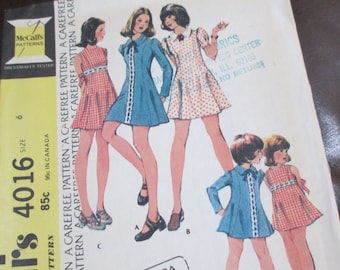 McCall's 4016 - Patrón de vestido Mod Girls, estilo de mediados de siglo, vestido corto para adolescentes, talla 6, era de Mad Men, década de 1970