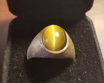 Vintage Men's Large Tiger's Eye Ring. Great gift! Bold look. 1960's.