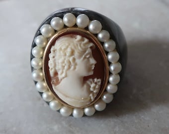 Vintage cameo statement ring. Unusual cameo ring. Granite cameo statement ring with pearls. Vintage cameo ring with pearl halo and 14kt gold