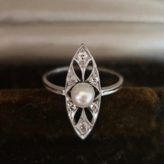 Antique Edwardian diamond and pearl ring. Platinu… - image 1