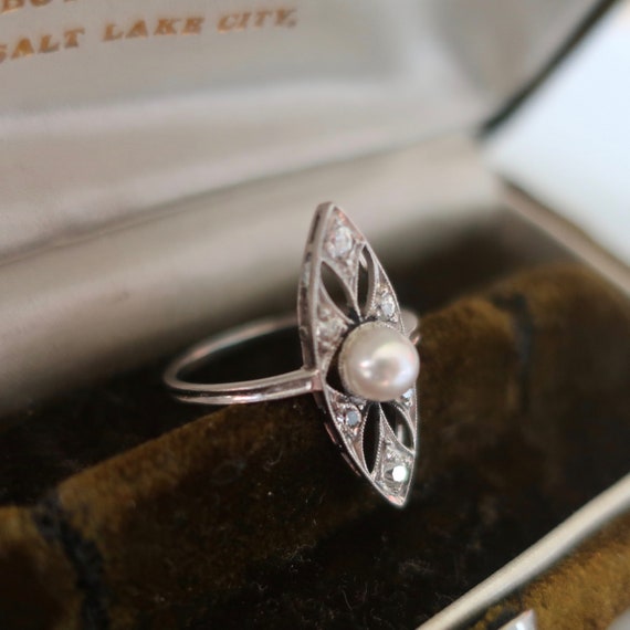 Antique Edwardian diamond and pearl ring. Platinu… - image 4