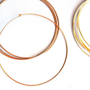 Choice NOS 70s Metal Collar Necklace Thin Wire Choker Brass / Copper Gold Goldtone Coppertone Primitive Minimalist Neck Cuff Single Strand