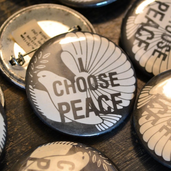 1 x NOS 1960s Anti War Pin "I Choose Peace" Dove Protest Button Black & White Small Pinback Button Hippie Hippy Peace Movement 100th Monkey