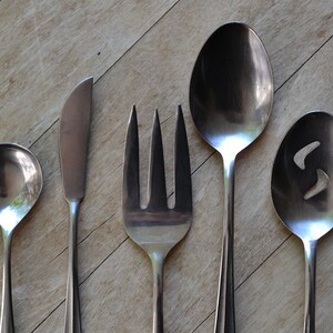 Vtg Hostess Set 5 Pcs Towle TWS47 Serving Pieces Liberty Bell VARIANT Flatware Japan Colonial Silverware Hanovarian Slotted Spoon Meat Fork