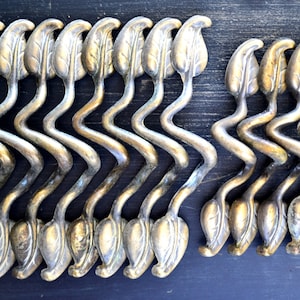 VTG 1 x poignée de tiroir à feuilles et vigne au choix en laiton # 49452 / # 45966 Cottagecore Fairy Faerie Decor Lierre Woodland Poignée en métal 3" 3,75" Centre