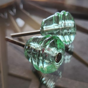 1 x 30mm Green Glass Knob 1 1/8" Bottle Green Drawer Pull Art Deco Barrel Step Cabinet Knob Small Pressed Depression Glass Antique Repro