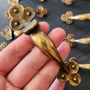 Vtg 1 x Art Nouveau Antique Brass Drawer Pull 3" Center Keeler Hammered Brass Spade Clover Trefoil Gold Brass Cabinet Handle Thumb 33 Avbl