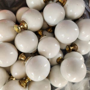 1 x Vtg Pedestal Cabinet Knob 1.25" Porcelain Ball Drawer Pull Plain White Classic Ceramic Egg Shape Small Round Brass Base Farmhouse Knob