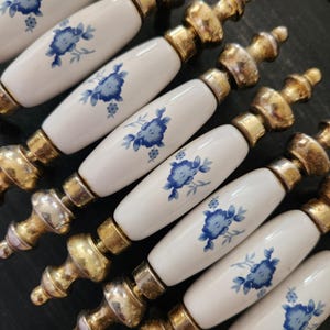 1 x Vtg Distressed Brass & Porcelain Drawer Pull 3" Center Farmhouse Shabby Hardware White Cobalt Blue Cornflower Flower Ceramic Handle