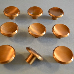 NOS 1 x MCM Medium Concave Knob Satin Bronze Beveled Edge Drawer Pull 1.5" Midcentury Modern Round Cabinet Handle Copper Deadstock 50 Avail