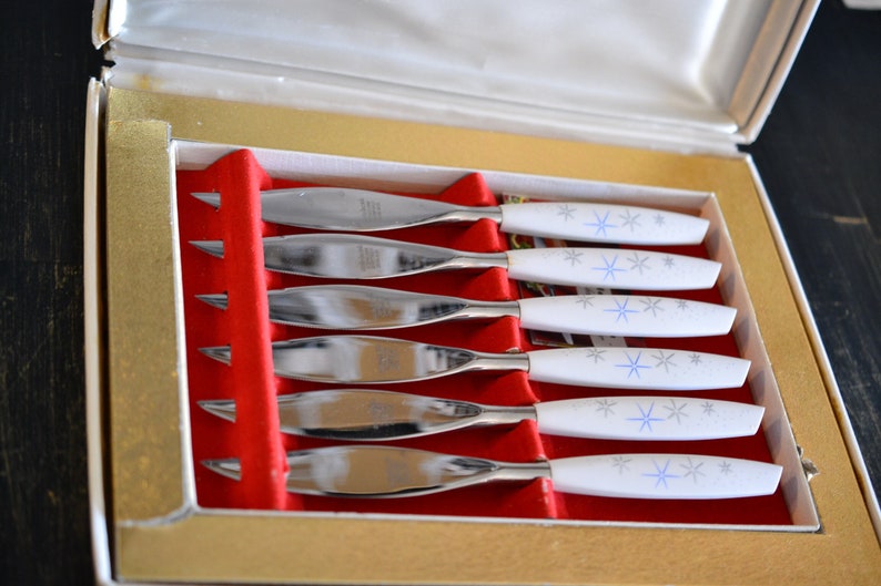 NOS MCM Atomic Starburst Steak Knives Set of 6 Mode Danish England Dinner shops Fish Knife Stainless Steel White Melamine Plastic Handles Modern