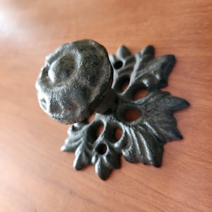 1 x Ornate Cast Iron Cabinet Knob + Backplate Botanical Ivy Leaves Drawer Pull Tiny Doorknob Unpainted Metal Brown Finish Rustic Cottagecore