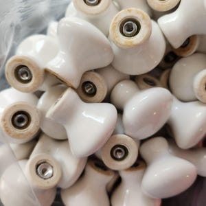 Vtg 1 x Amerock Porcelain Knob 1.25" Small Plain White Ceramic Cabinet Drawer Pull Mushroom Farmhouse Shabby Cottage 100 Avail