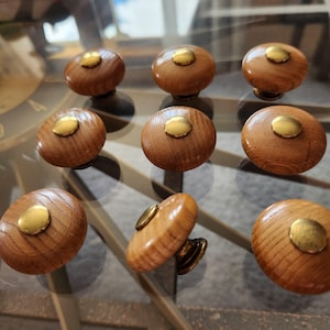 NOS 1 x Vtg Brass & Wood Knob 1.25" Belwith Oak Pedestal Knob Danish Modern Light to Medium Brown Wood Small Cabinet Drawer Pull Wooden Knob