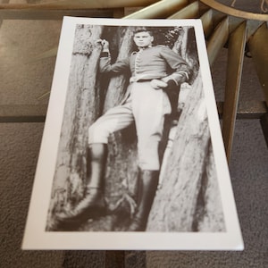 Vtg Carte postale amateur photo env. Années 1920 1930 Repro Montague Glover / James Gardiner / Ralph Hall Monty's Private Pictures Photo d'intérêt gay N&B