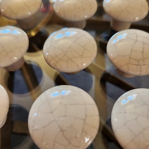 1 x bouton craquelé, bouton en forme de champignon Amande/ivoire/blanc cassé/crème Grande poignée de tiroir d'armoire en porcelaine de 1 3/8 po. ronde, céramique teintée