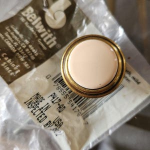 NOS 1 x Vtg Antique Brass & Almond Ceramic Knob 1.25" Beige Tan Porcelain Drawer Pull Off White Center Insert Cabinet Knob 100 Avail