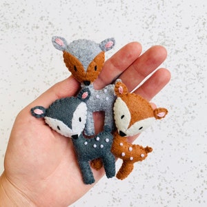ornement de renne, ornements en feutre, sans danger pour bébé, ornement personnalisé, cerf, faon, ornement en peluche, bébé cerf, Noël, décoration de vacances