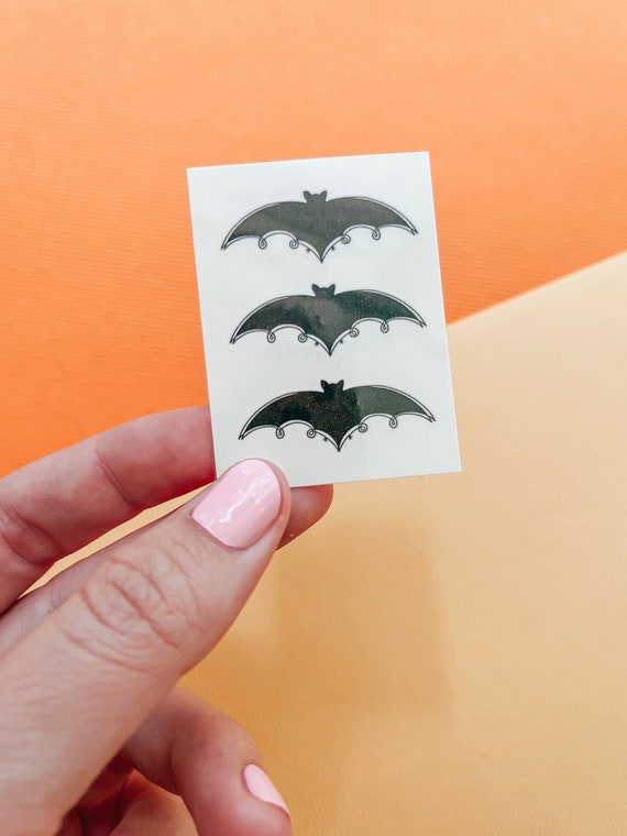20 moldes de morcego para Halloween - Como fazer em casa  Halloween  stencils, Halloween silhouettes, Minimalist halloween