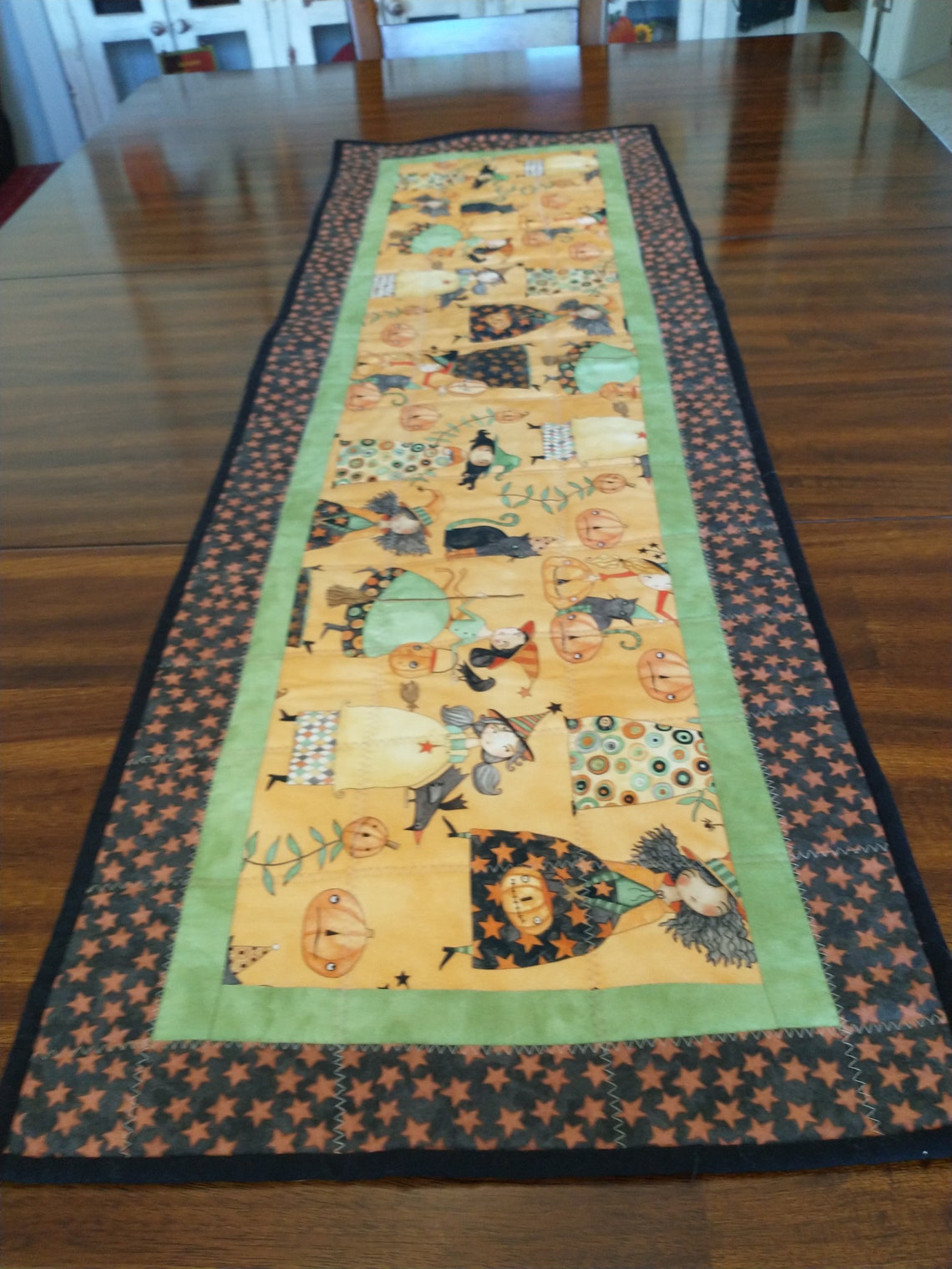 Whimsical Herd Quilted Table Runner NCU0NVH177