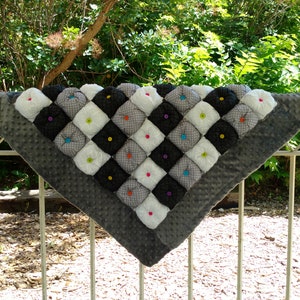 Monochrome Puff Quilt
