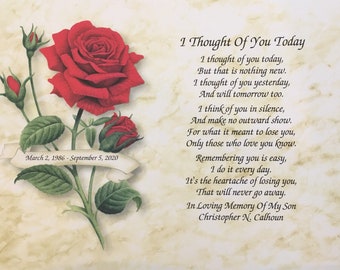 Könnte beinhalten: Eine rote Rose mit grünen Blättern und Knospen. Ein weißes Banner mit dem Text "March 2, 1986 - September 5, 2020" befindet sich am unteren Rand des Bildes. Der Text "1 Thought Of You Today" befindet sich oben im Bild, gefolgt von einem Gedicht über das Gedenken an jemanden, der verstorben ist.
