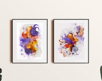 Puede incluir: Dos pinturas abstractas de acuarela enmarcadas con colores púrpura, naranja y marrón. Las pinturas presentan delicadas líneas negras sobre un fondo blanco.